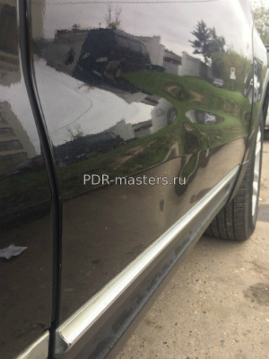 Удаление и ремонт вмятины на двери автомобиля Ремонт вмятины без покраски на двери автомобиля